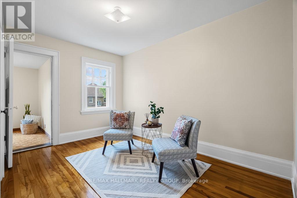 386 First Avenue, Ottawa, ON - Indoor