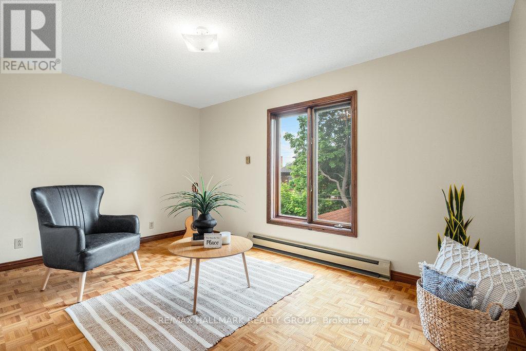 386 First Avenue, Ottawa, ON - Indoor Photo Showing Other Room