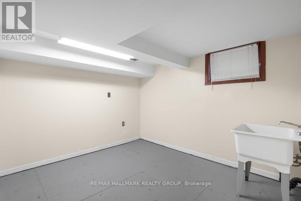 386 First Avenue, Ottawa, ON - Indoor Photo Showing Other Room