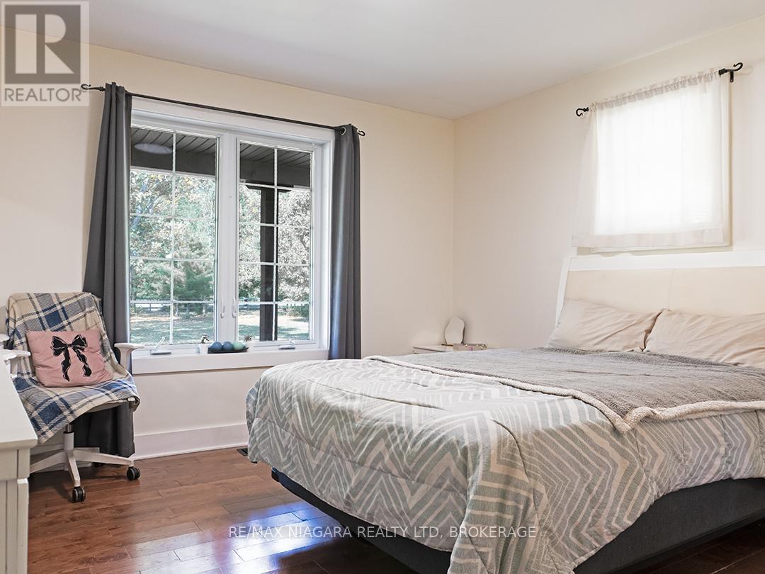 3481 Troup Road, Port Colborne (Bethel), ON - Indoor Photo Showing Bedroom