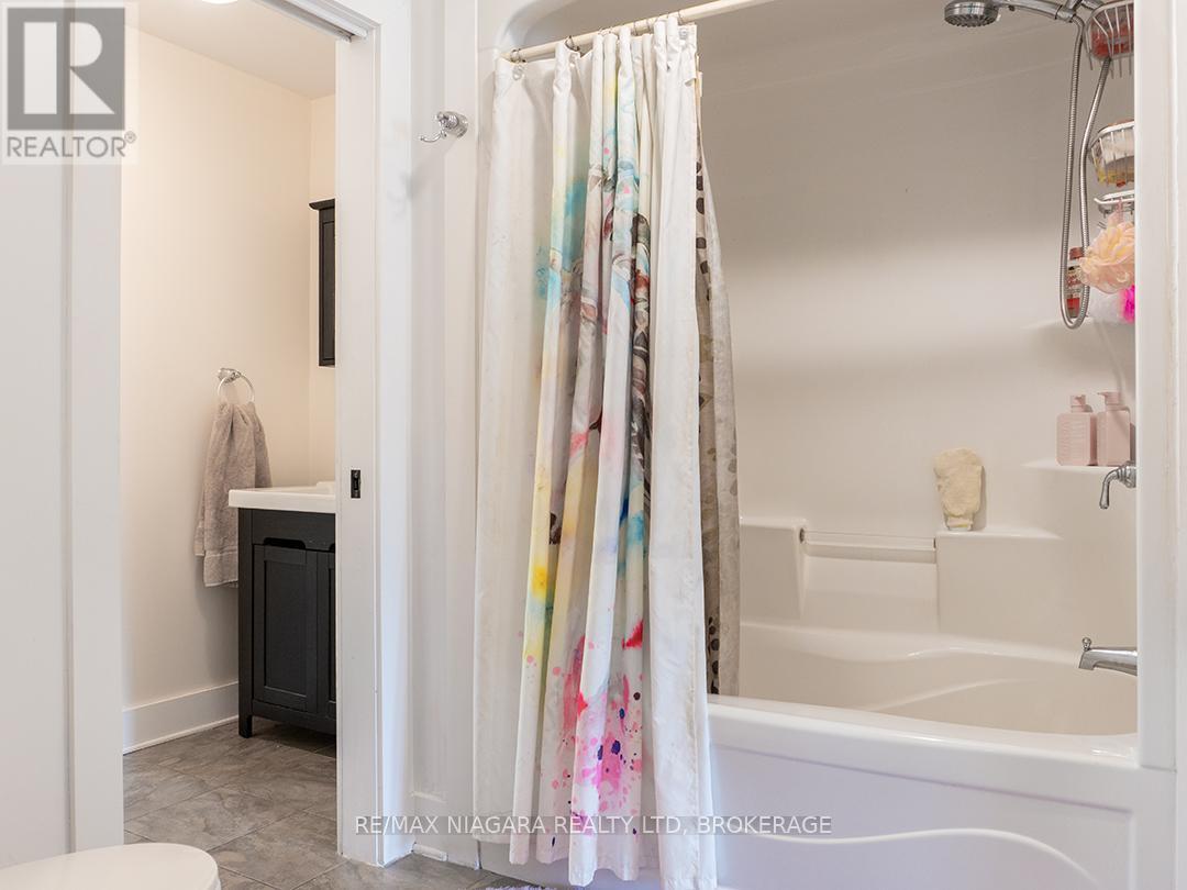 3481 Troup Road, Port Colborne (Bethel), ON - Indoor Photo Showing Bathroom