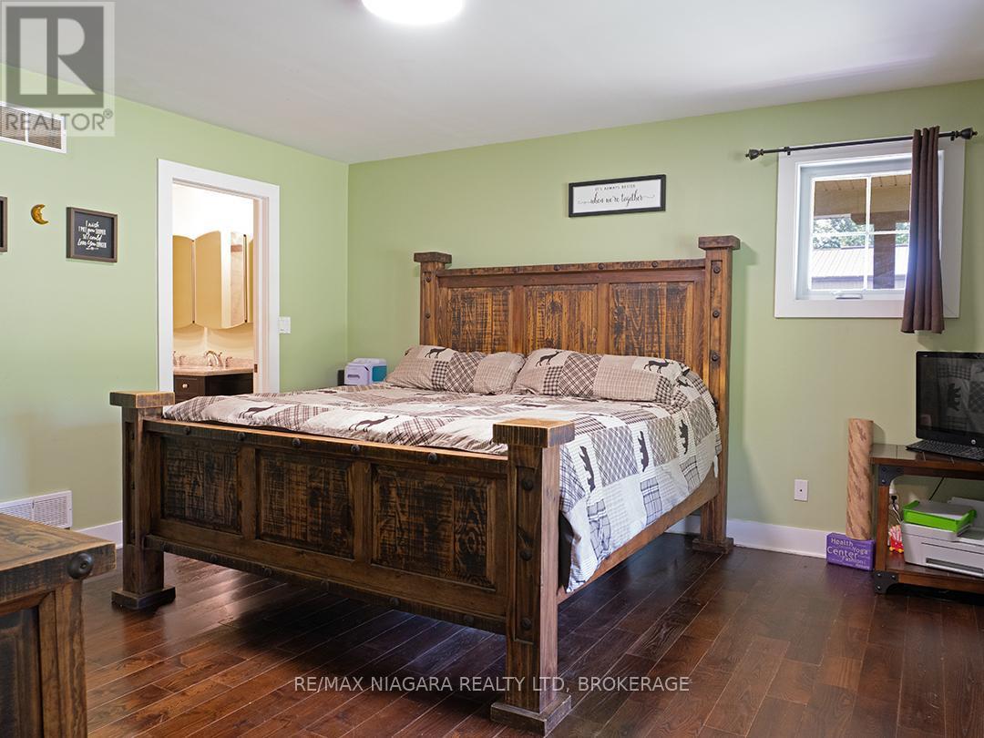 3481 Troup Road, Port Colborne (Bethel), ON - Indoor Photo Showing Bedroom