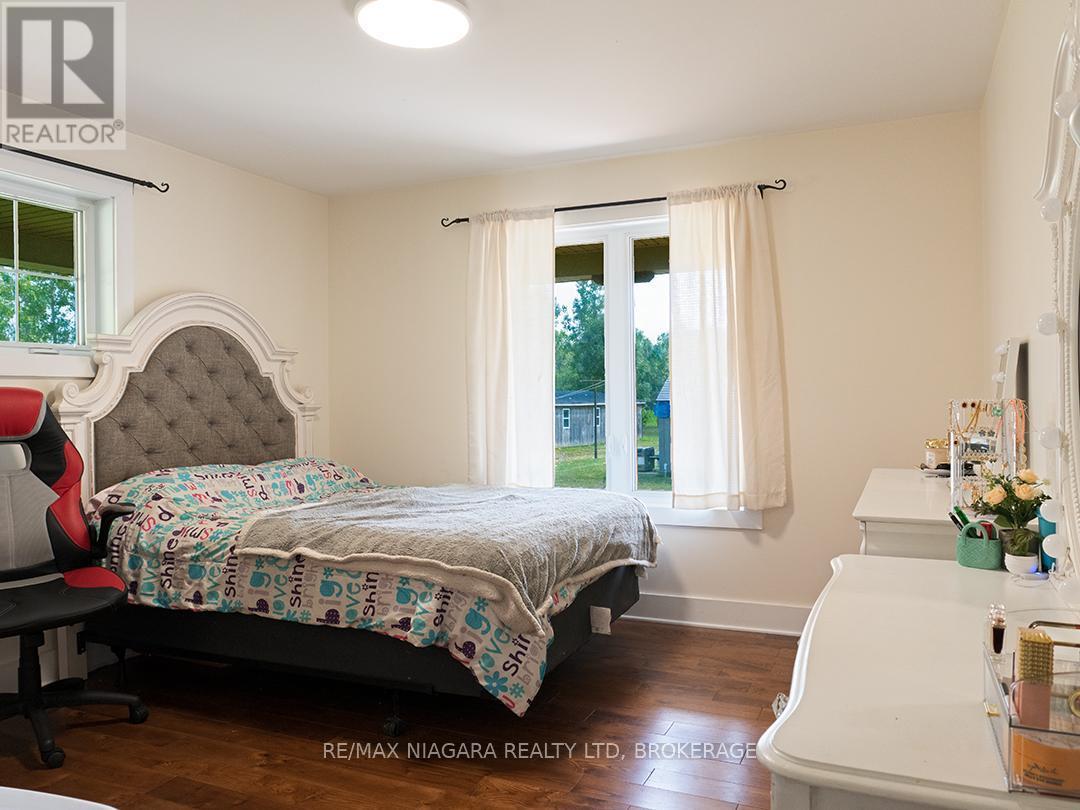 3481 Troup Road, Port Colborne (Bethel), ON - Indoor Photo Showing Bedroom