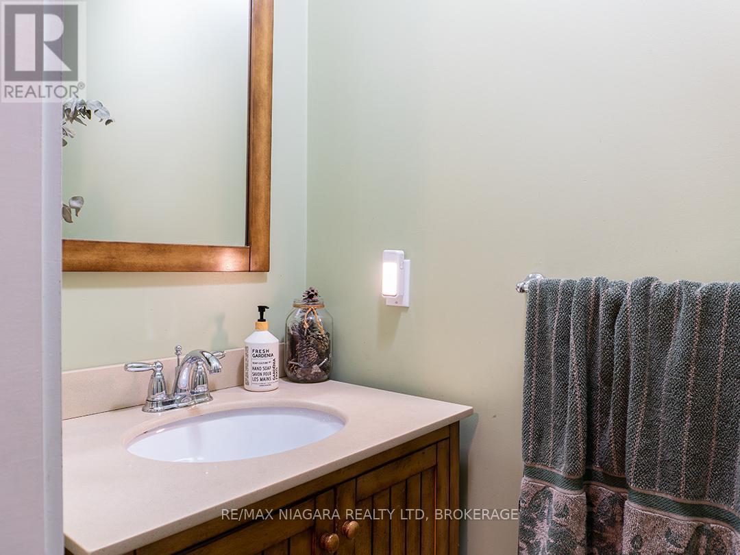 3481 Troup Road, Port Colborne (Bethel), ON - Indoor Photo Showing Bathroom