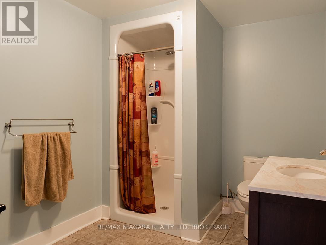 3481 Troup Road, Port Colborne (Bethel), ON - Indoor Photo Showing Bathroom