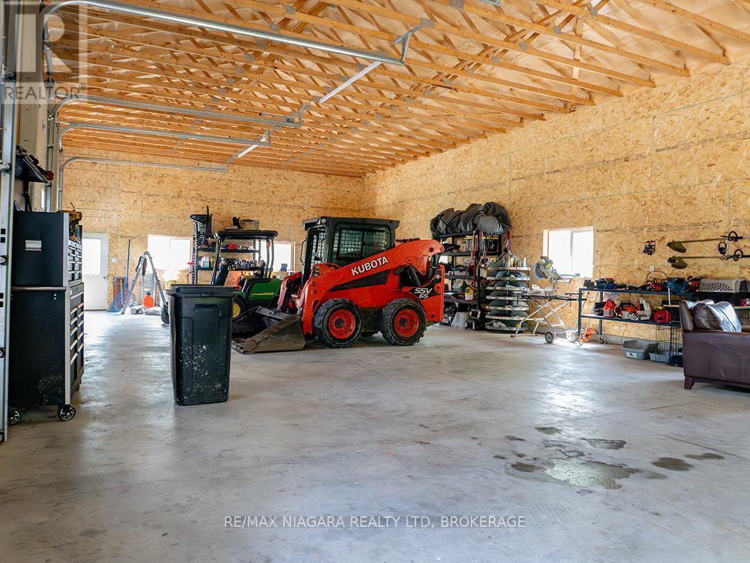 3481 Troup Road, Port Colborne (Bethel), ON - Indoor Photo Showing Garage