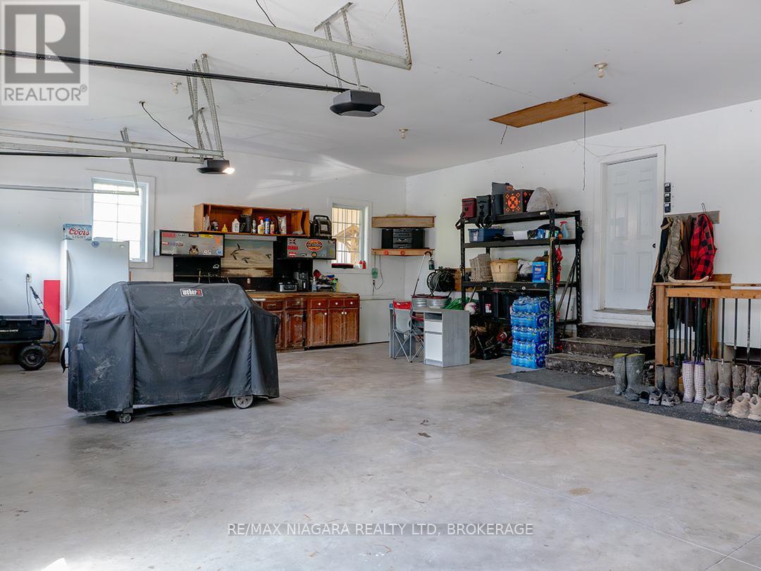 3481 Troup Road, Port Colborne (Bethel), ON - Indoor Photo Showing Garage