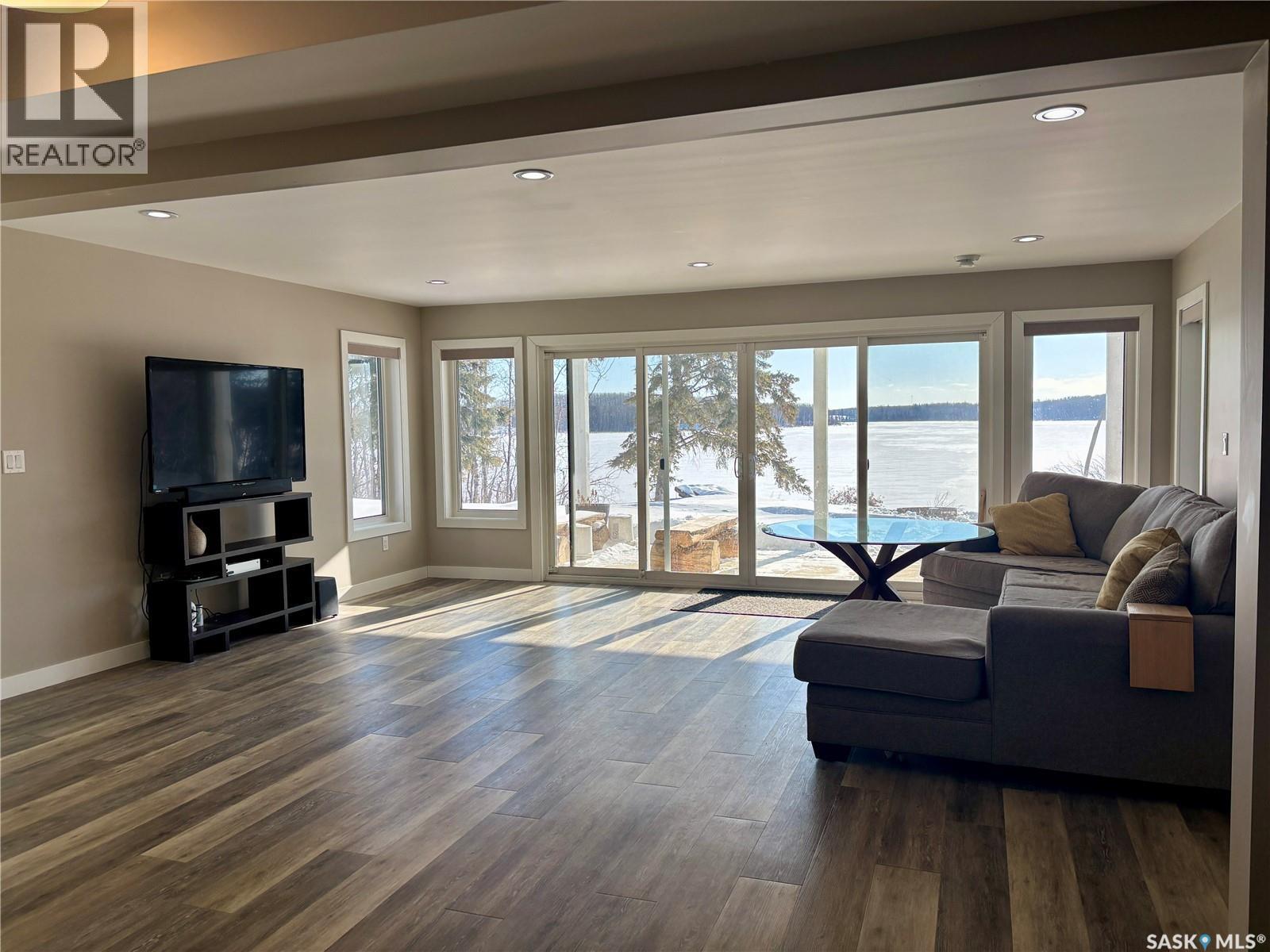 14 Crescent Bay Road, Canwood Rm No. 494, SK - Indoor Photo Showing Living Room