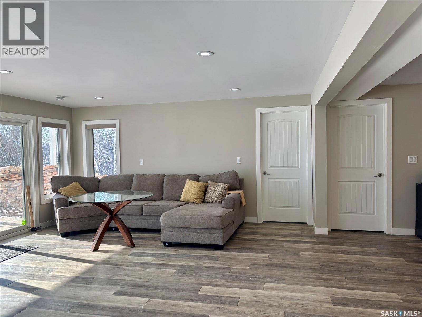 14 Crescent Bay Road, Canwood Rm No. 494, SK - Indoor Photo Showing Living Room