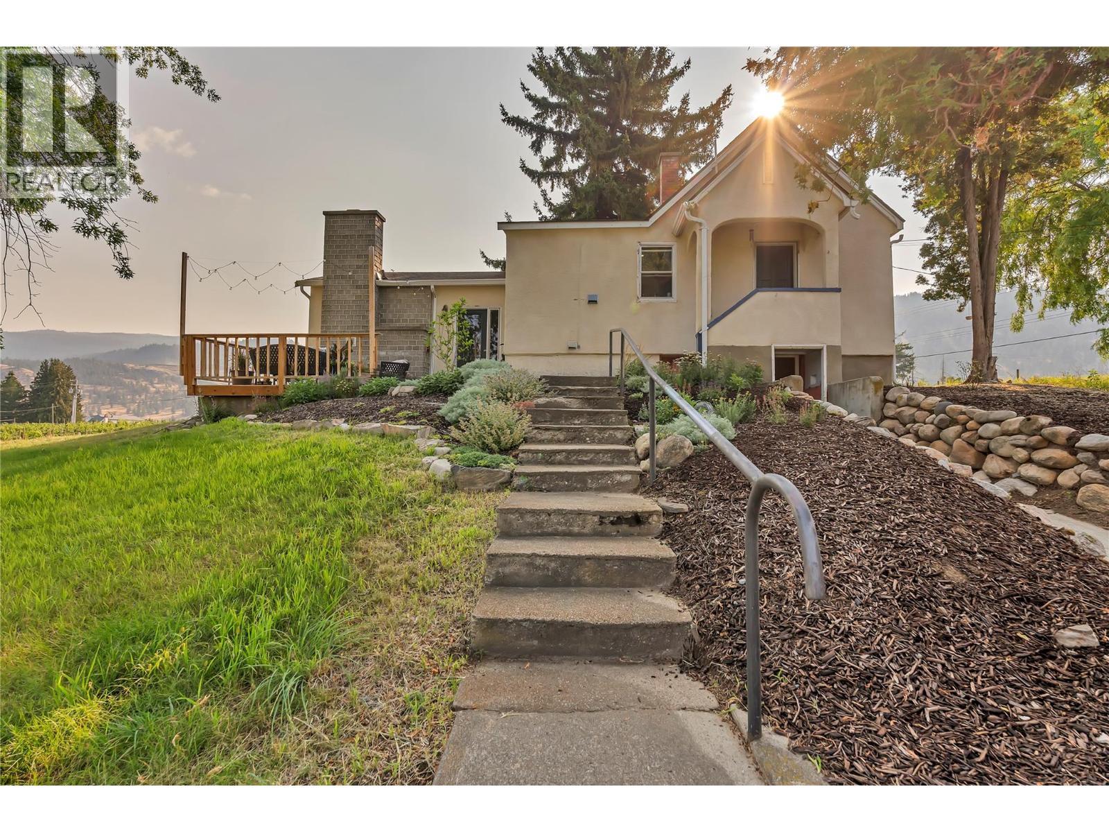 1275 Munson Avenue, Penticton, BC - Outdoor