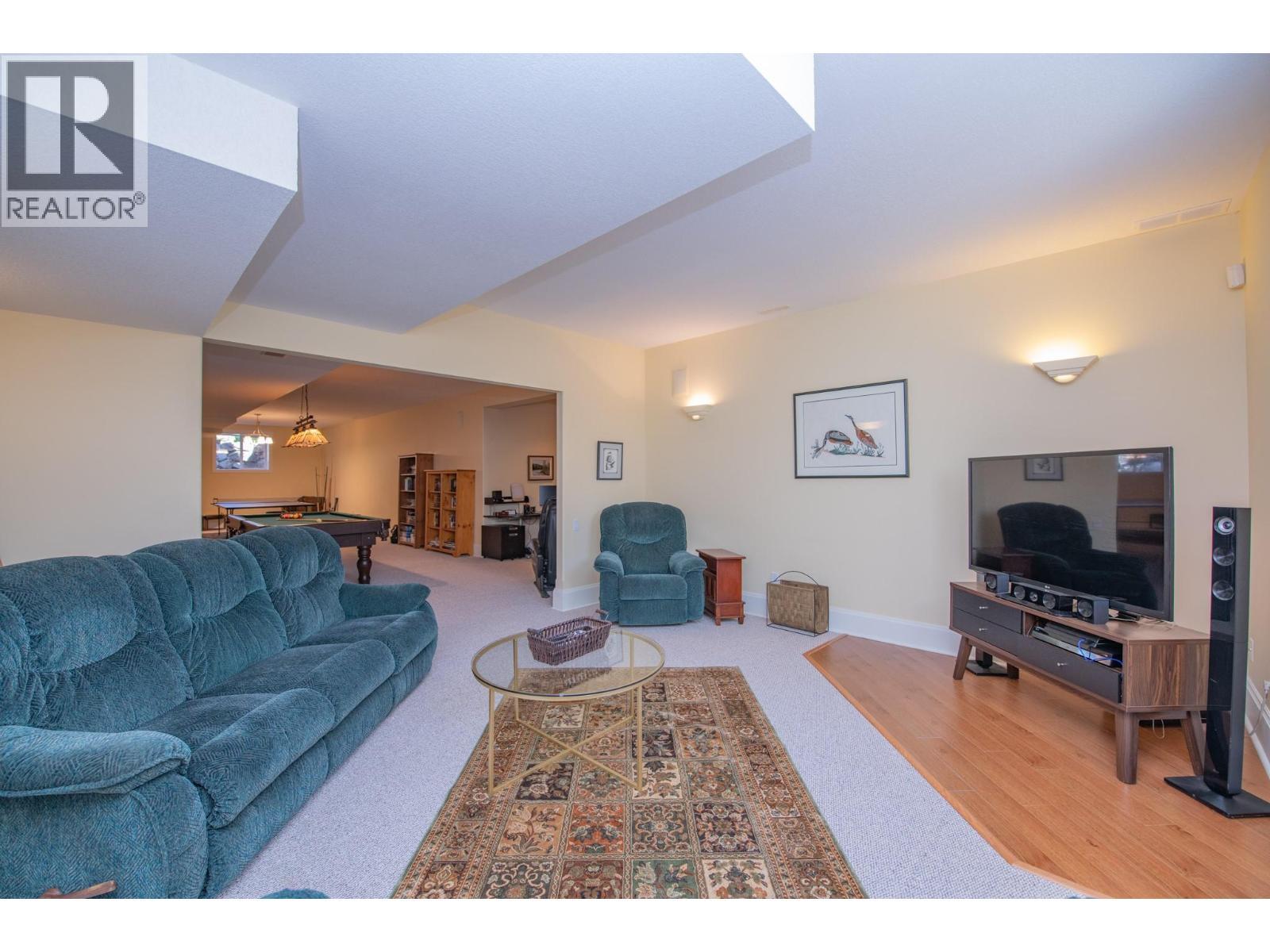 8163 Old Kamloops Road, Vernon, BC - Indoor Photo Showing Living Room