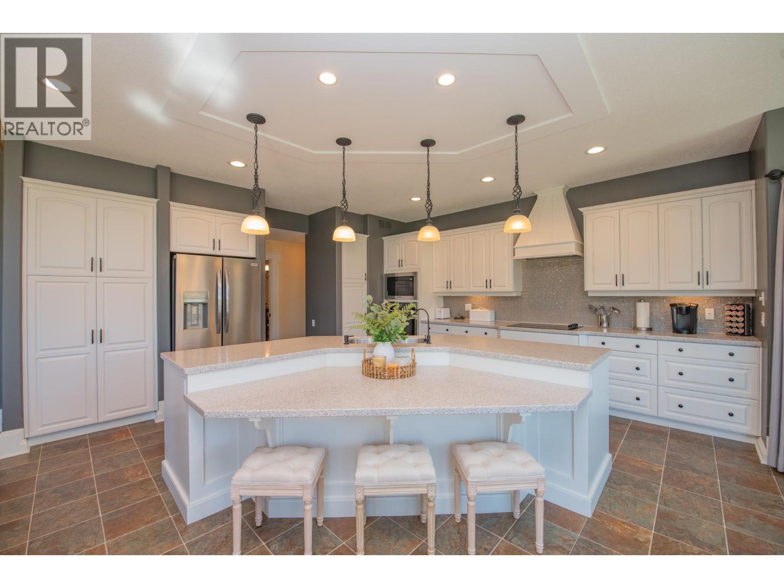 Kitchen - new appliances - 8163 Old Kamloops Road, Vernon, BC - Indoor