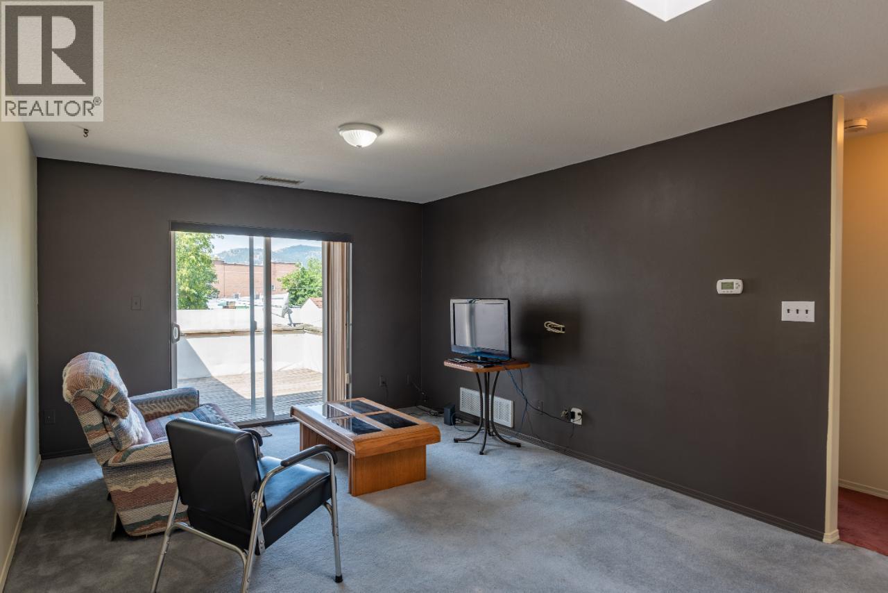 Suite Living Room - 7248 2Nd Street, Grand Forks, BC
