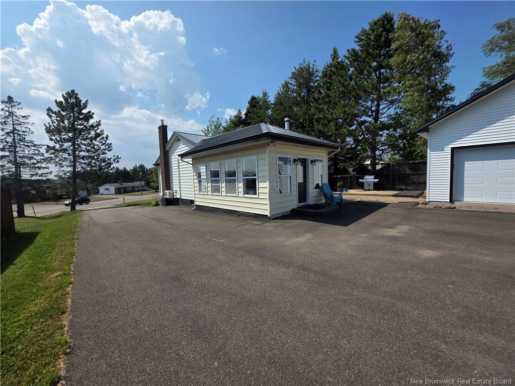 1828 Amirault St, Dieppe, NB