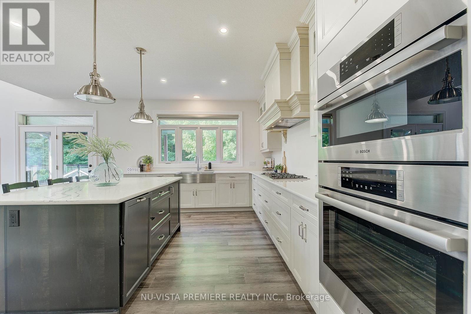 268 Songbird Lane, Middlesex Centre (Ilderton), ON - Indoor Photo Showing Kitchen With Upgraded Kitchen