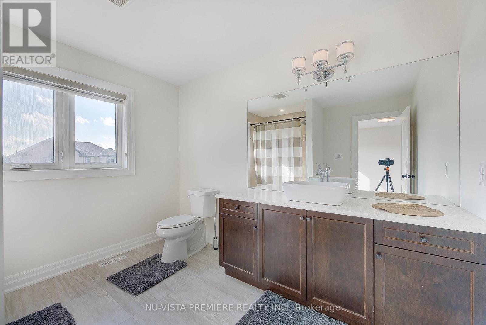 268 Songbird Lane, Middlesex Centre (Ilderton), ON - Indoor Photo Showing Bathroom