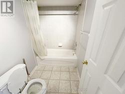 2nd Floor Main 4pc Bathroom -