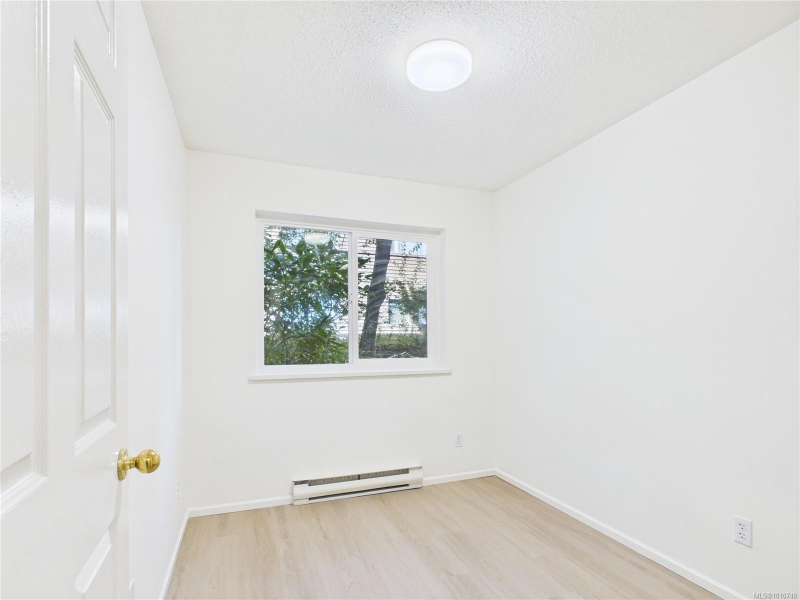 102-1028 Balmoral Rd, Victoria, BC - Indoor Photo Showing Other Room