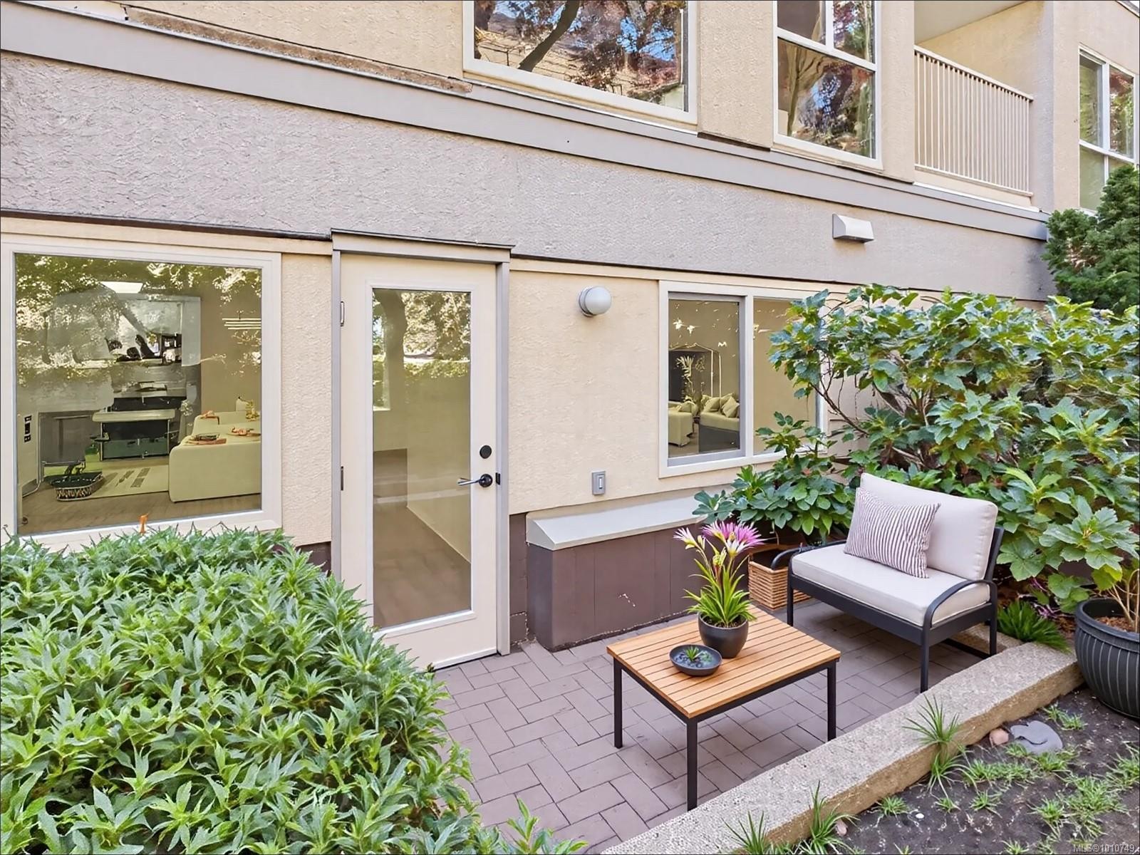 102-1028 Balmoral Rd, Victoria, BC - Outdoor With Deck Patio Veranda With Exterior