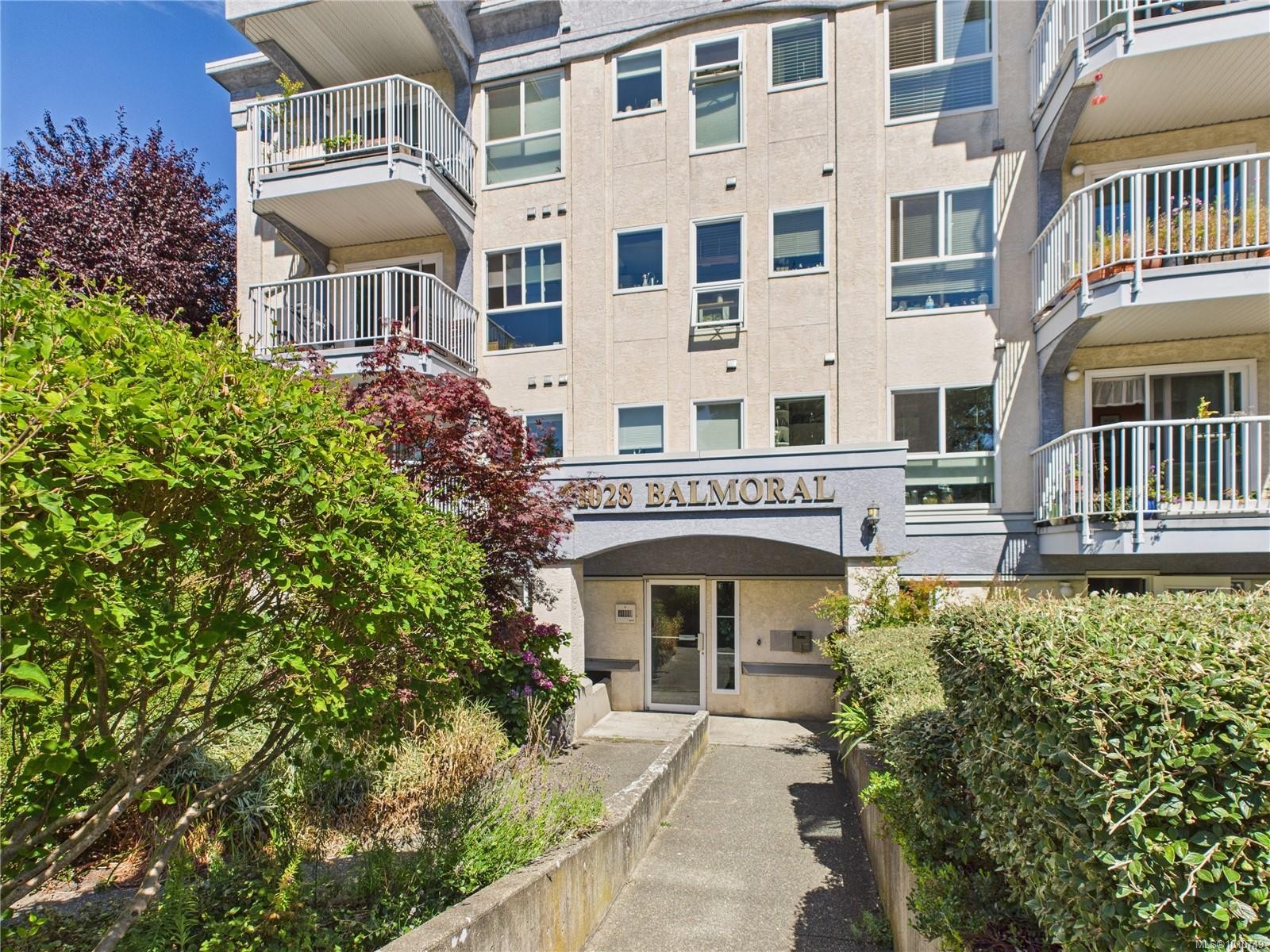 102-1028 Balmoral Rd, Victoria, BC - Outdoor With Facade