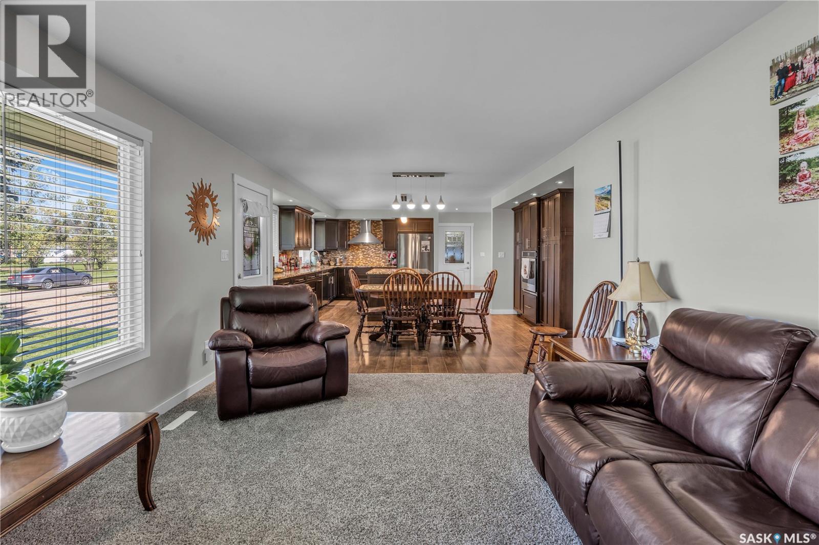 103 1St Street, Limerick, SK - Indoor Photo Showing Living Room