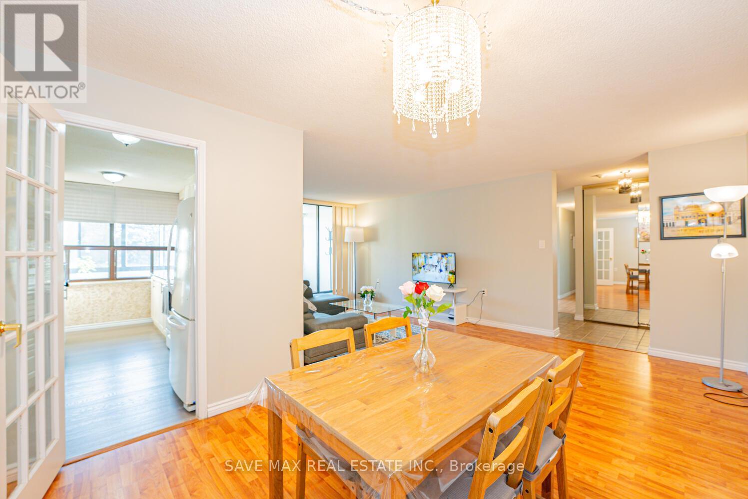 304 - 18 Knightsbridge Road, Brampton, ON - Indoor Photo Showing Dining Room