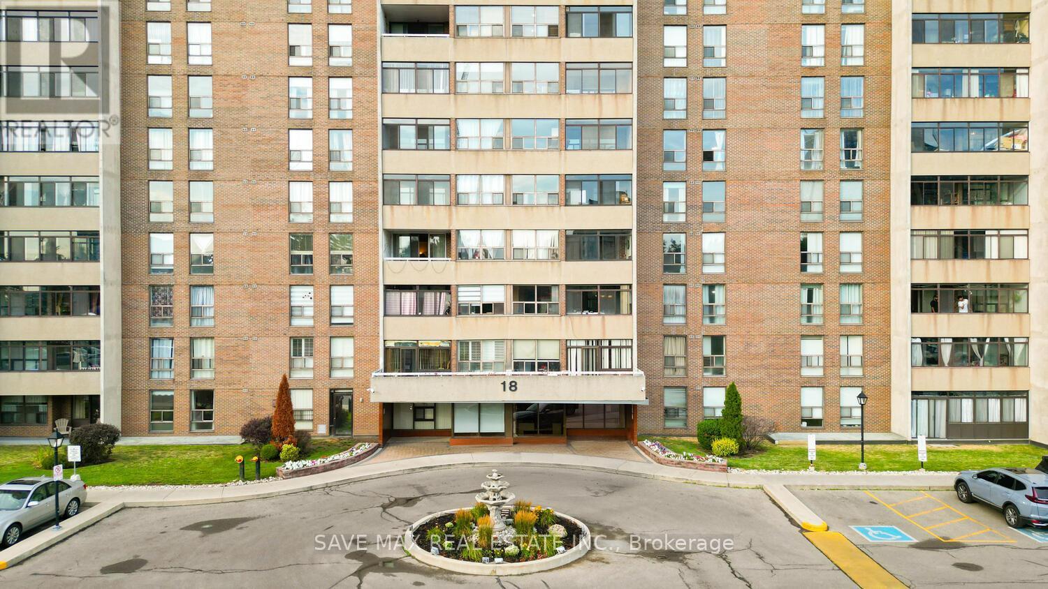 304 - 18 Knightsbridge Road, Brampton, ON - Outdoor With Facade