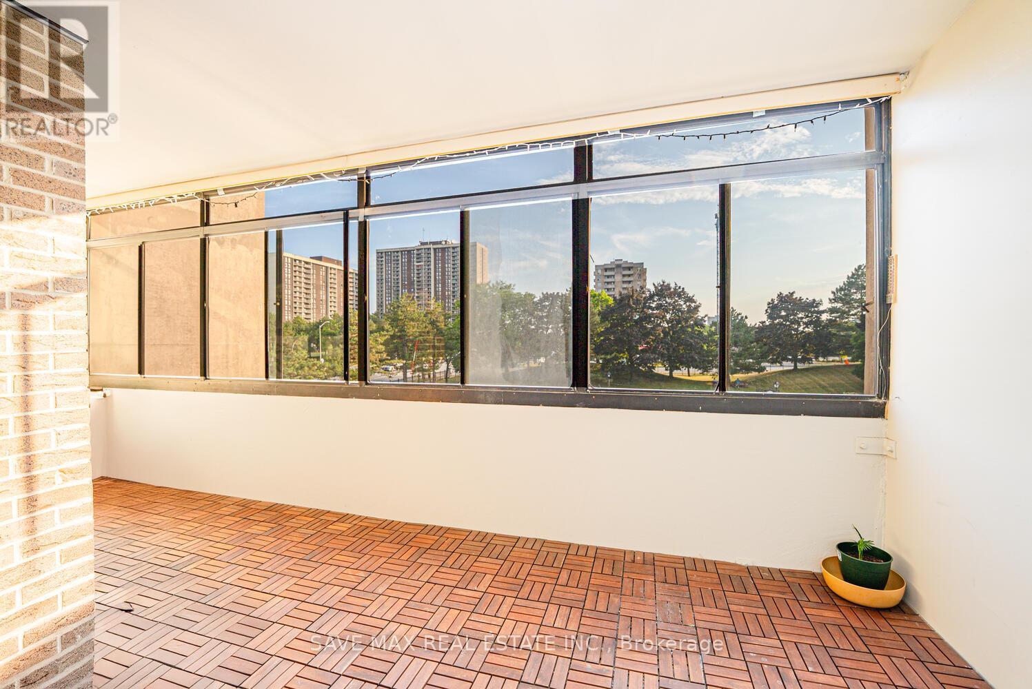 304 - 18 Knightsbridge Road, Brampton, ON - Indoor