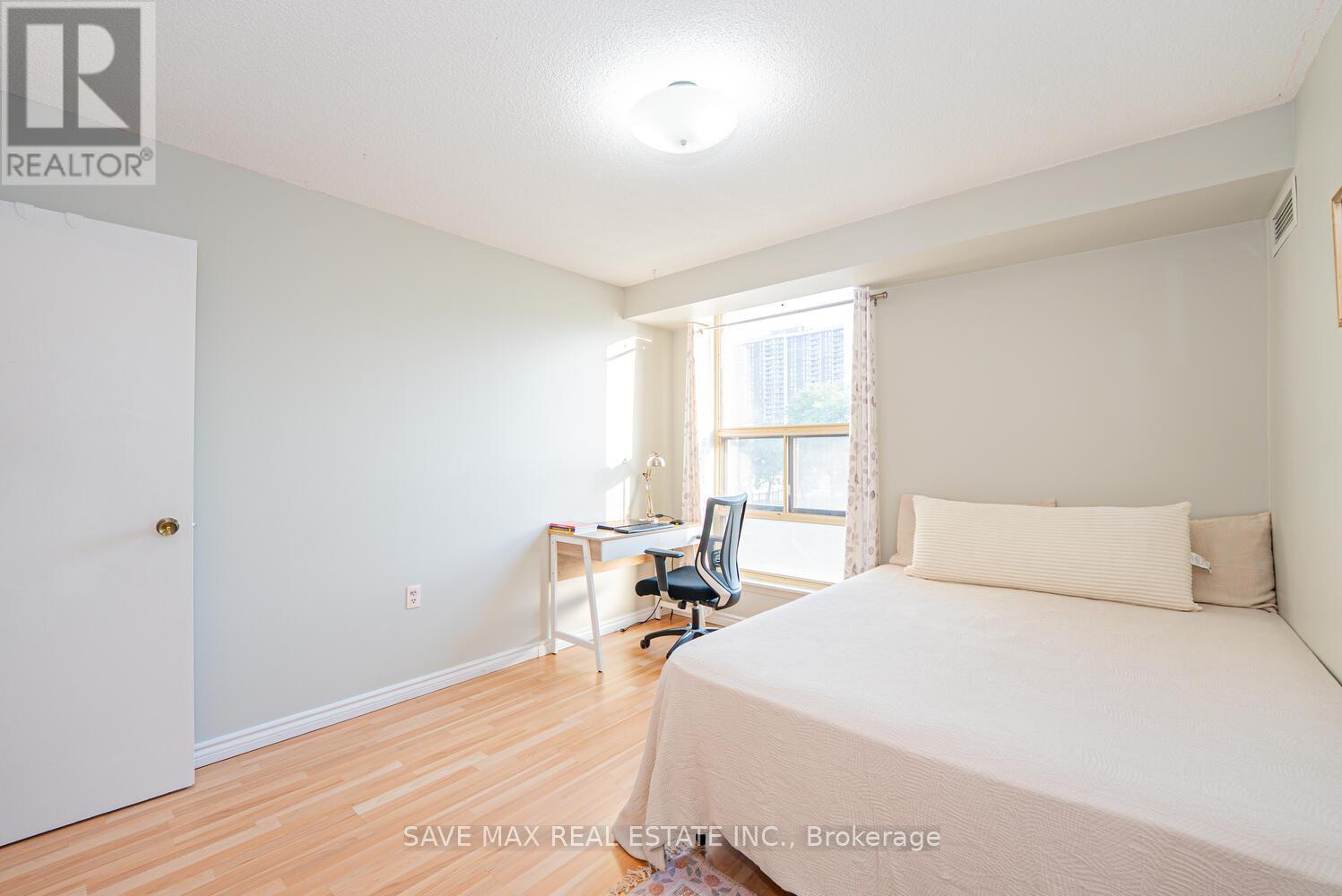 304 - 18 Knightsbridge Road, Brampton, ON - Indoor Photo Showing Bedroom