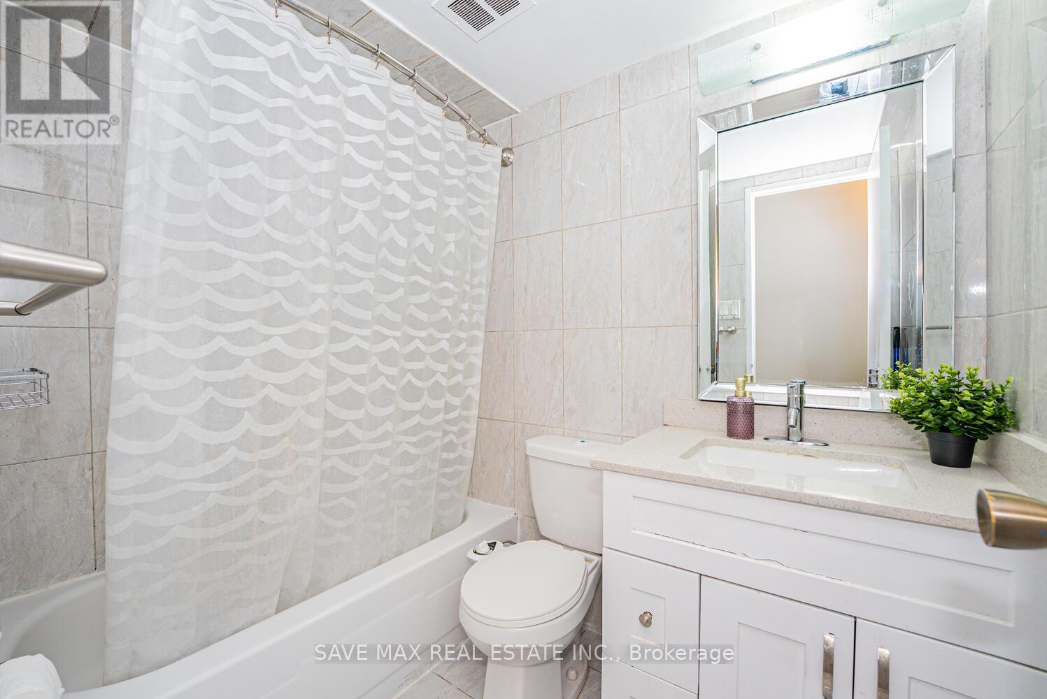 304 - 18 Knightsbridge Road, Brampton, ON - Indoor Photo Showing Bathroom