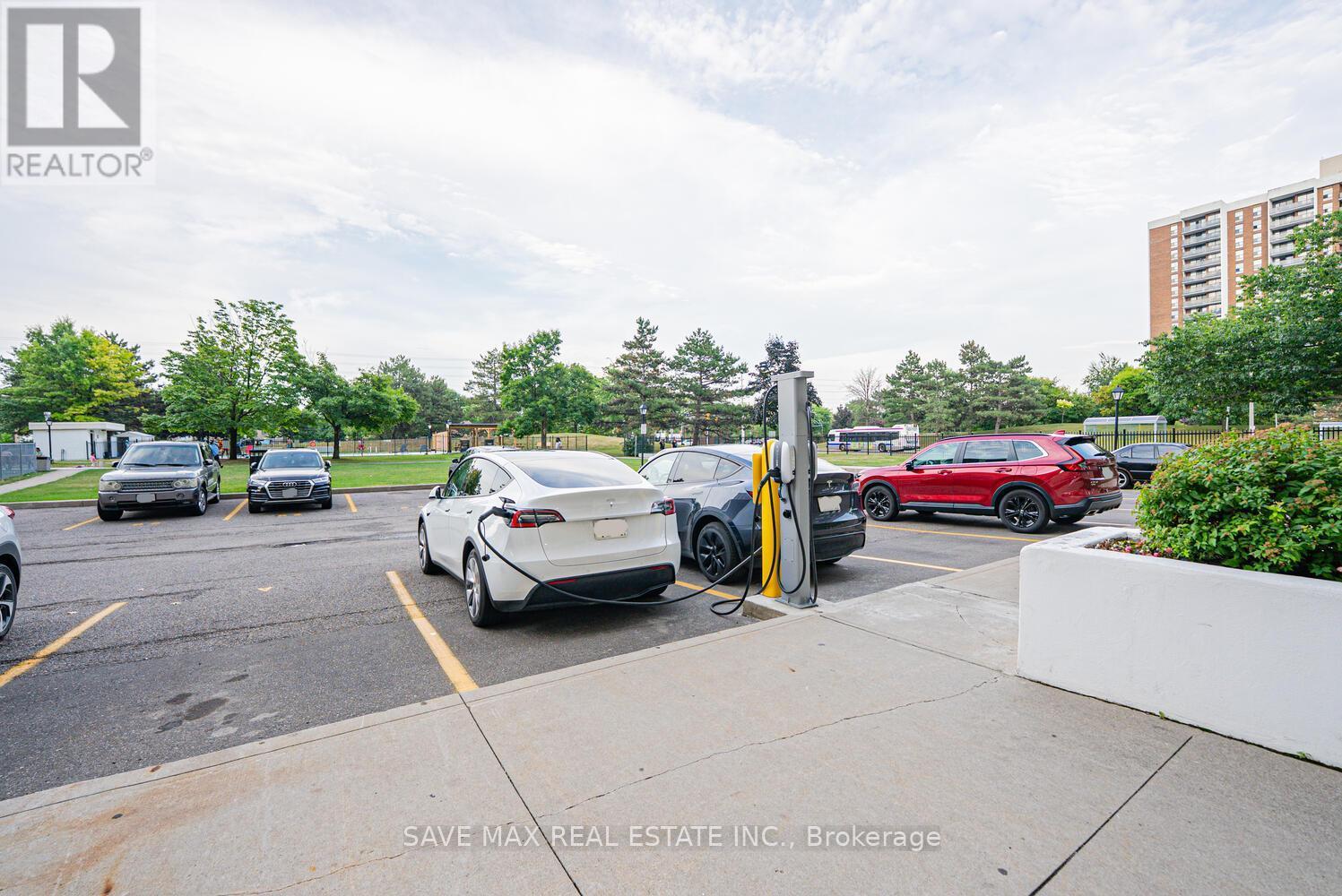 304 - 18 Knightsbridge Road, Brampton, ON - Outdoor