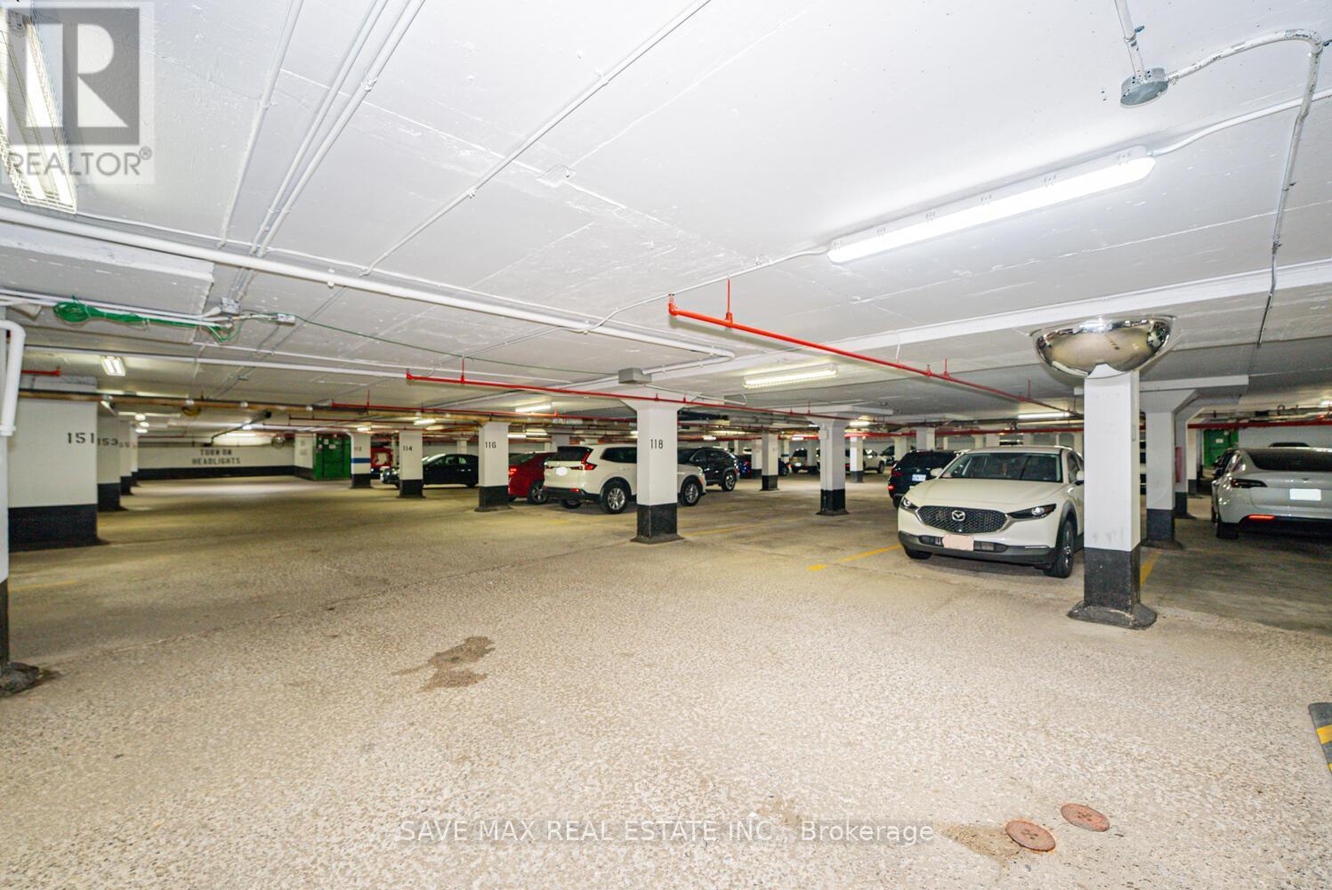 304 - 18 Knightsbridge Road, Brampton, ON - Indoor Photo Showing Garage