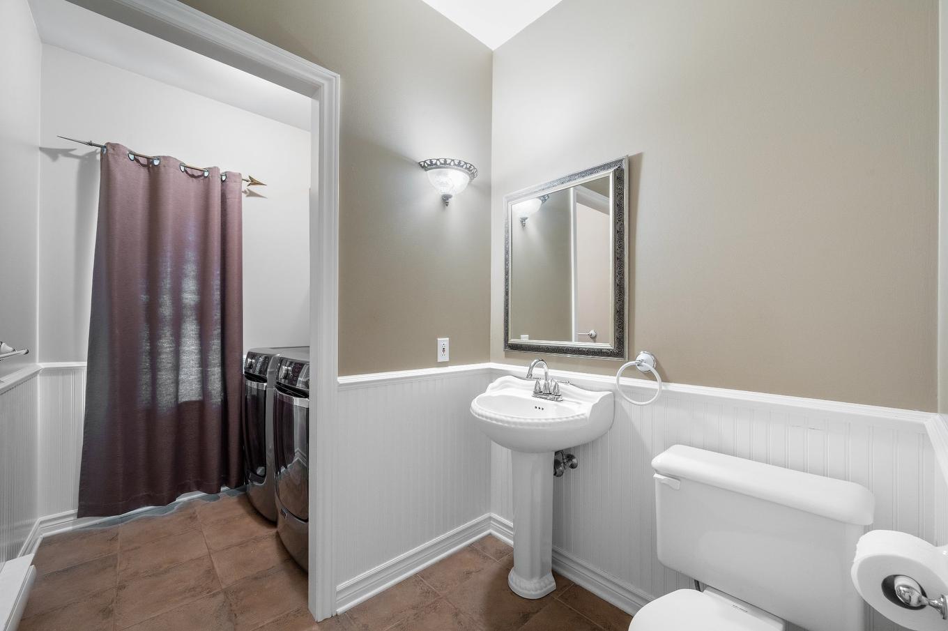 Powder room - 966 Rue Des Martinets, Mont-Saint-Hilaire, QC - Indoor Photo Showing Bathroom