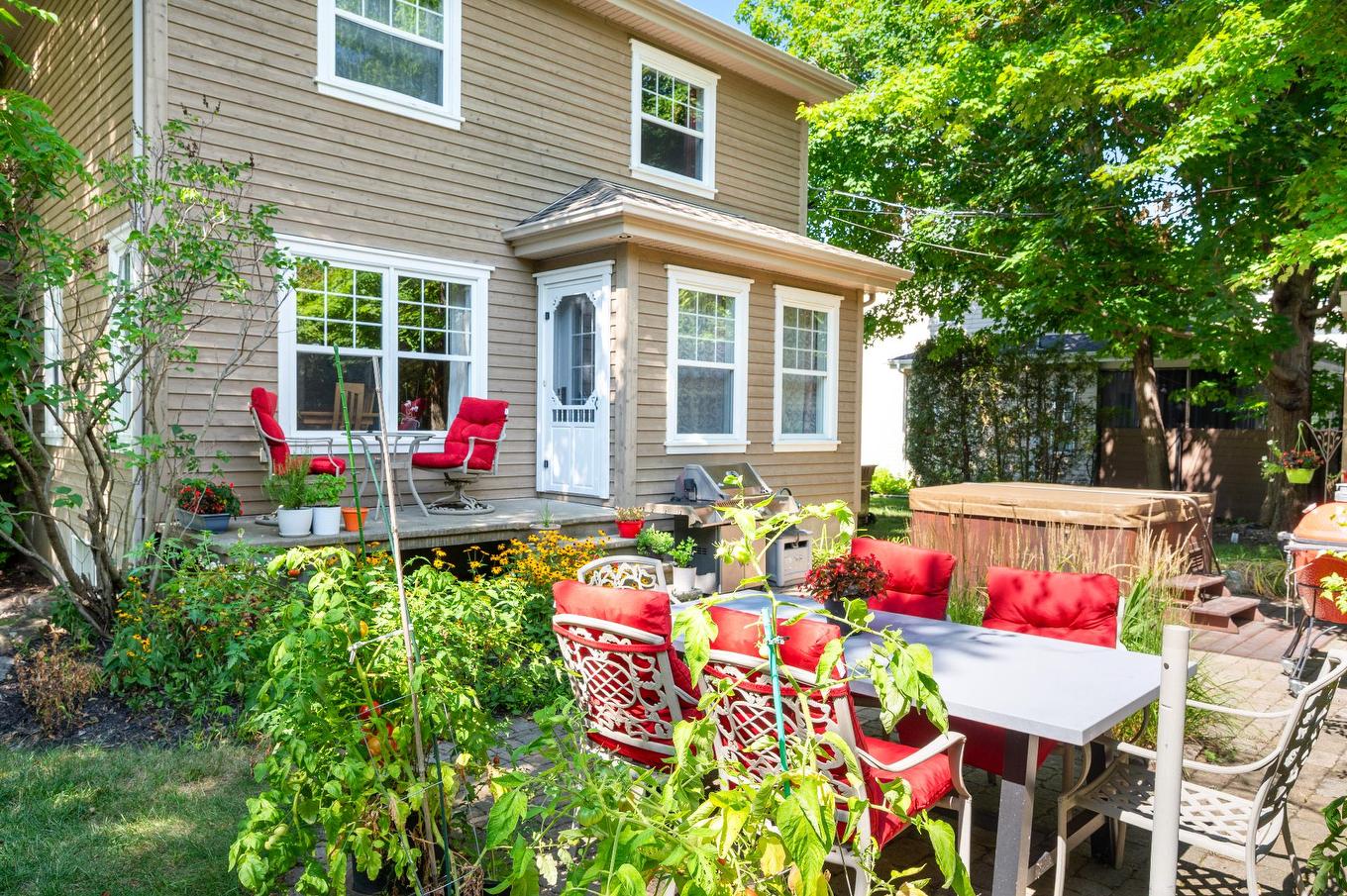 Garden - 966 Rue Des Martinets, Mont-Saint-Hilaire, QC - Outdoor With Deck Patio Veranda