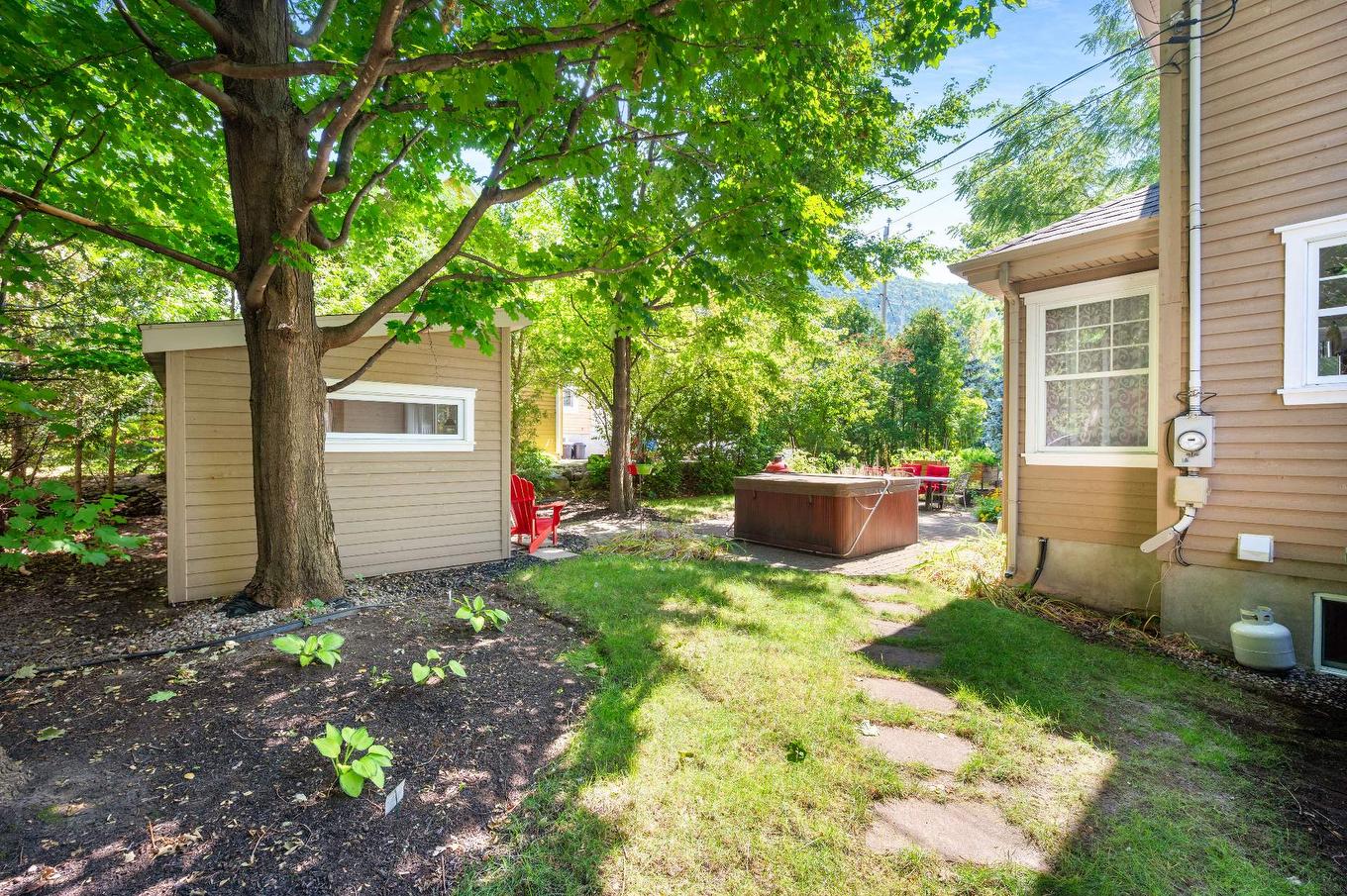 Garden - 966 Rue Des Martinets, Mont-Saint-Hilaire, QC - Outdoor With Exterior