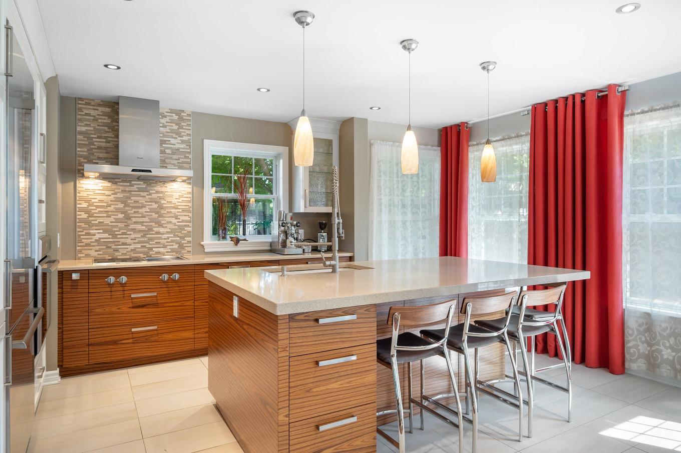 Kitchen - 966 Rue Des Martinets, Mont-Saint-Hilaire, QC - Indoor