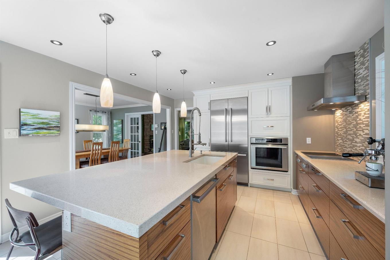 Kitchen - 966 Rue Des Martinets, Mont-Saint-Hilaire, QC - Indoor Photo Showing Kitchen With Upgraded Kitchen