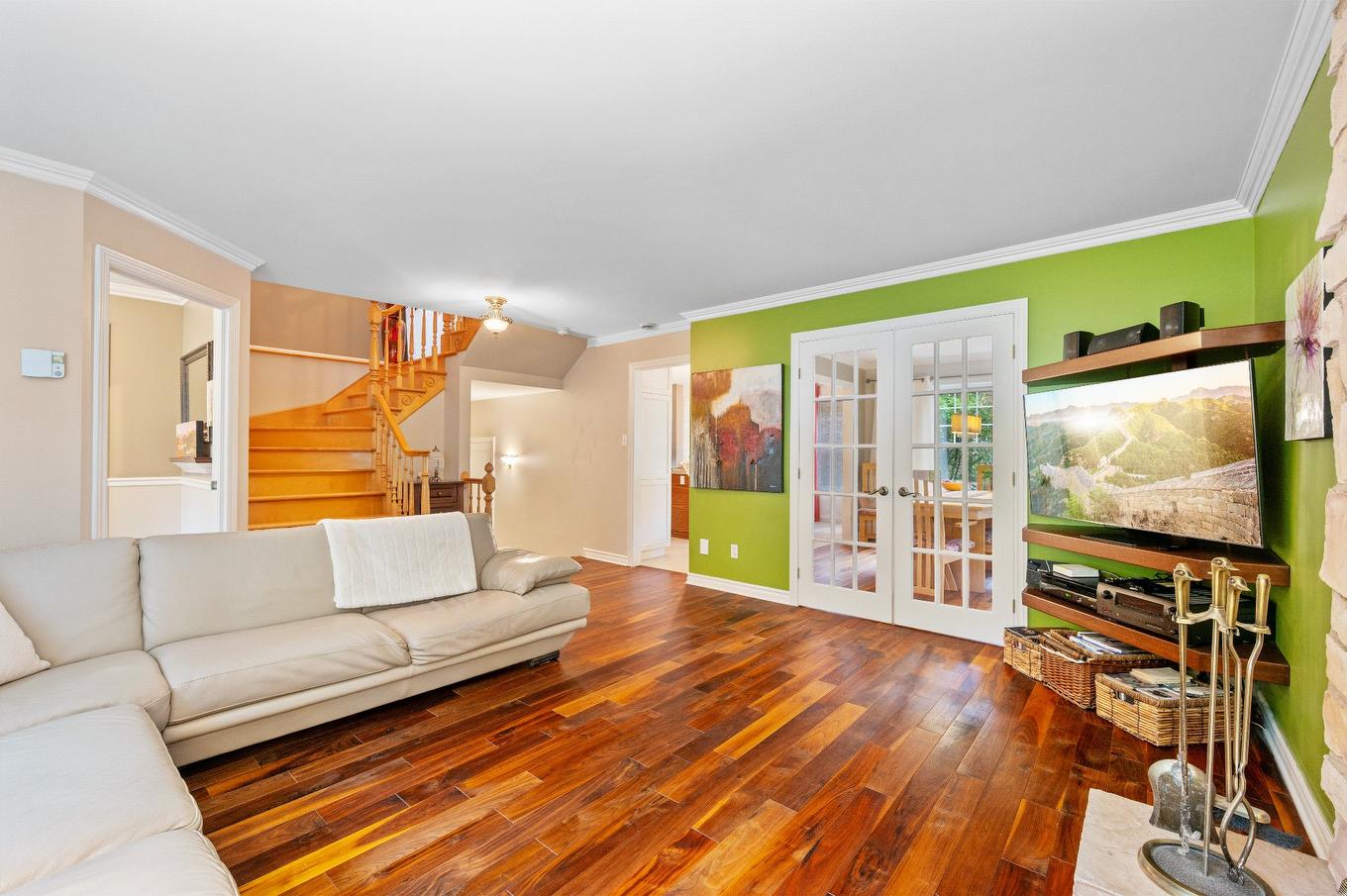 Living room - 966 Rue Des Martinets, Mont-Saint-Hilaire, QC - Indoor Photo Showing Living Room
