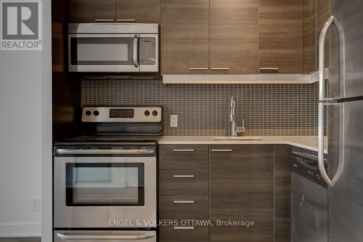 532 - 349 Mcleod Street, Ottawa, ON - Indoor Photo Showing Kitchen With Stainless Steel Kitchen With Upgraded Kitchen