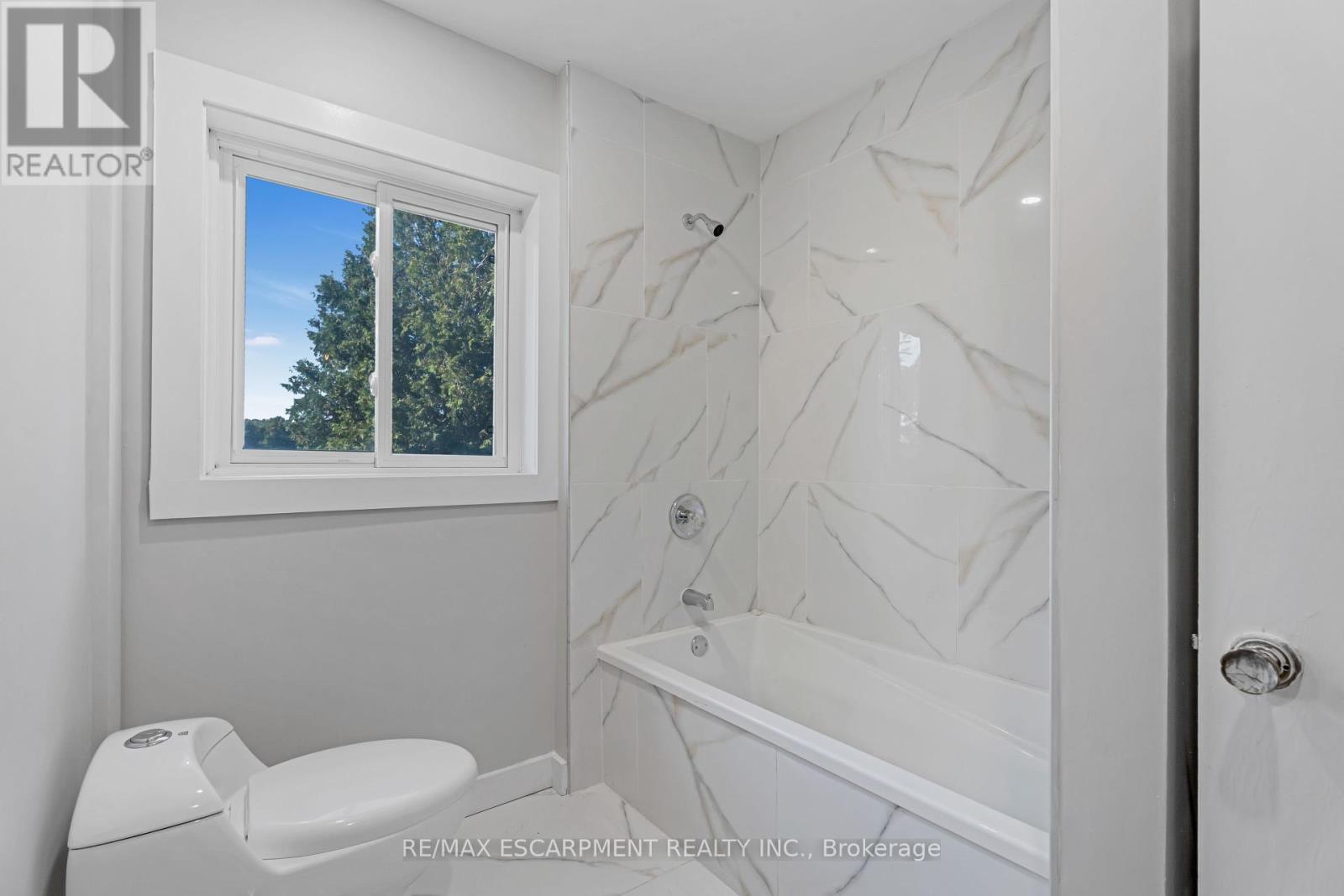 2865 Highway 3, Norfolk, ON - Indoor Photo Showing Bathroom