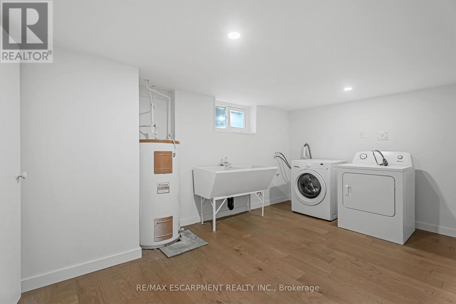 2865 Highway 3, Norfolk, ON - Indoor Photo Showing Laundry Room