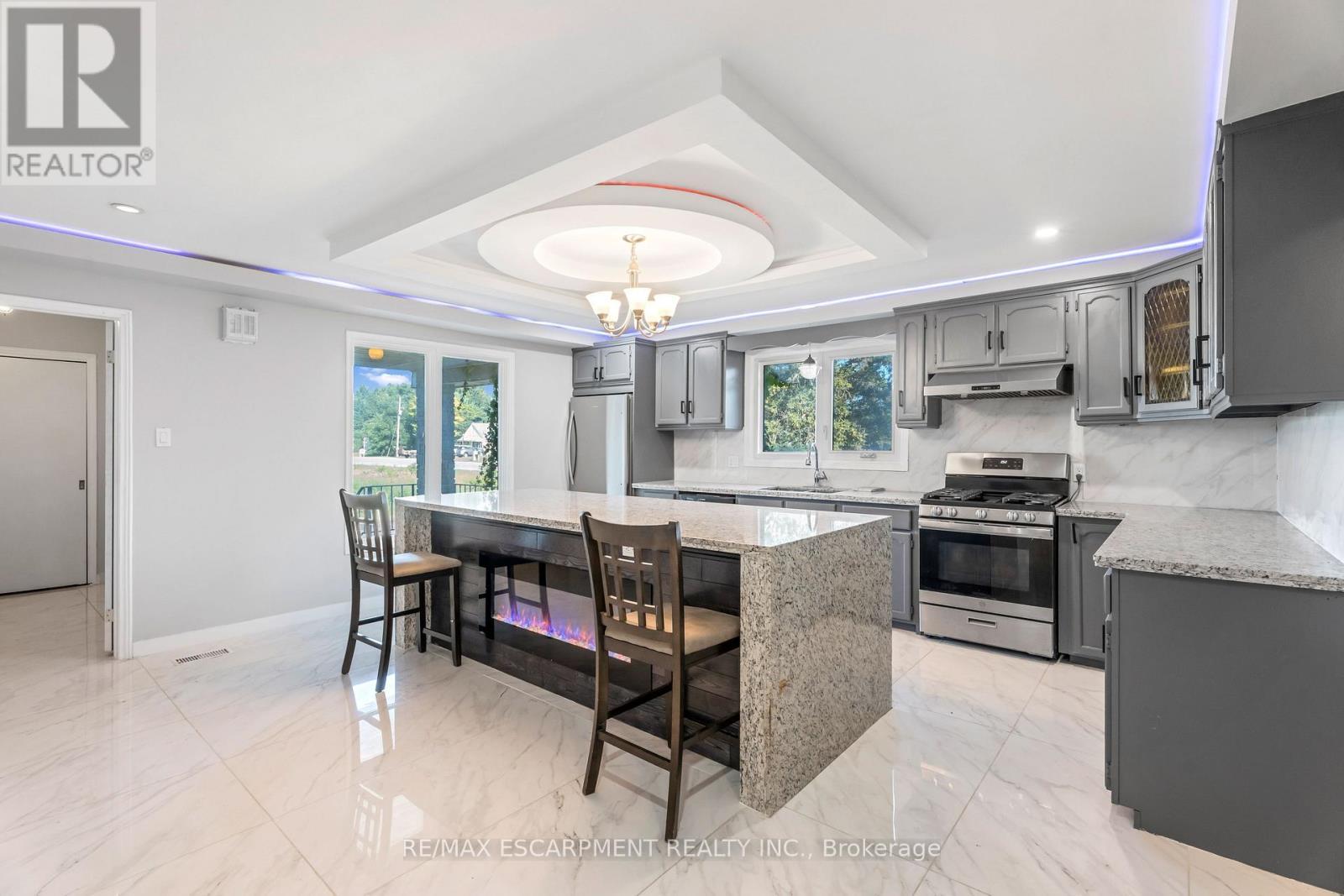 2865 Highway 3, Norfolk, ON - Indoor Photo Showing Kitchen With Upgraded Kitchen