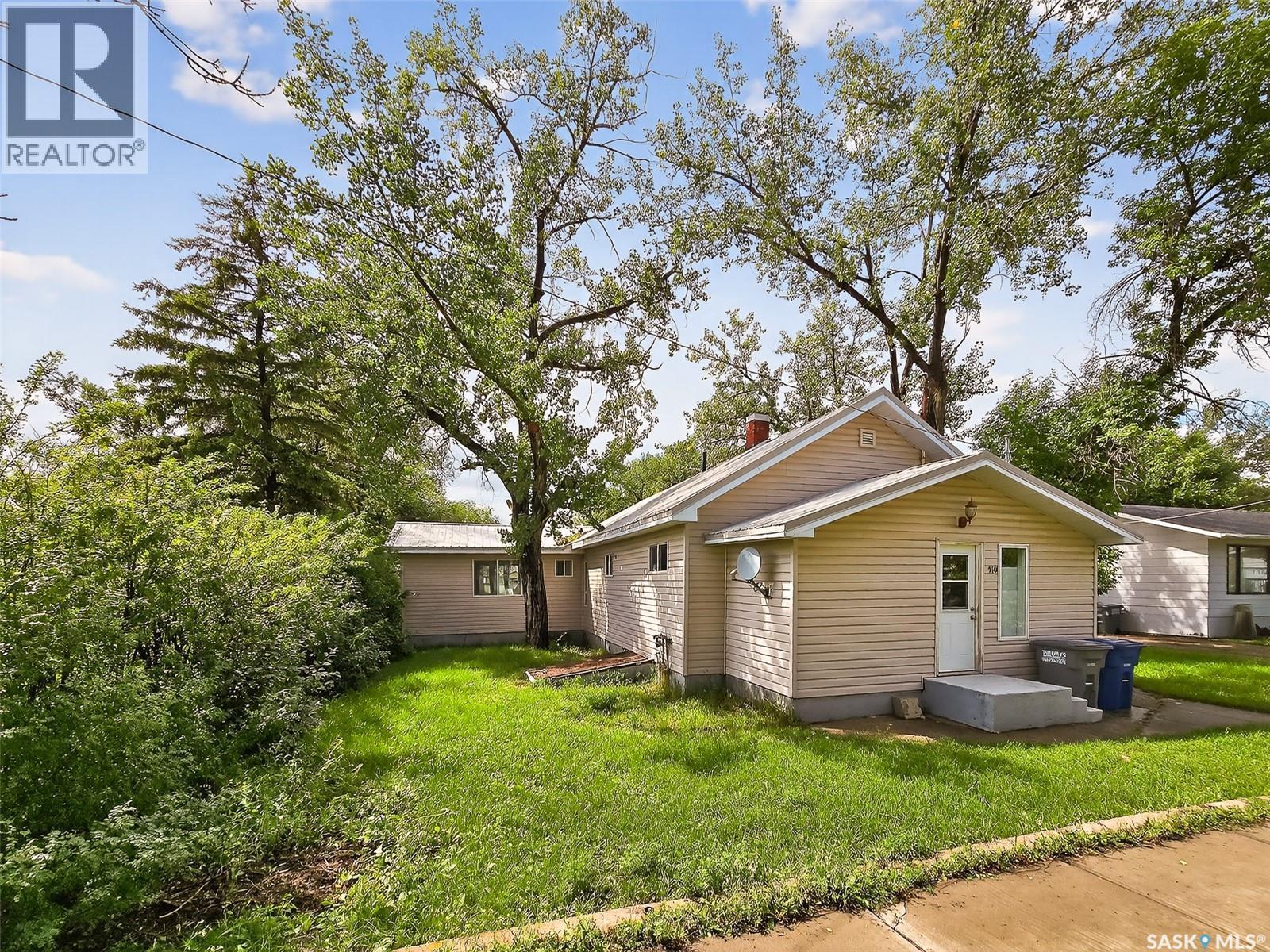 510 5Th Street, Chaplin, SK - Outdoor