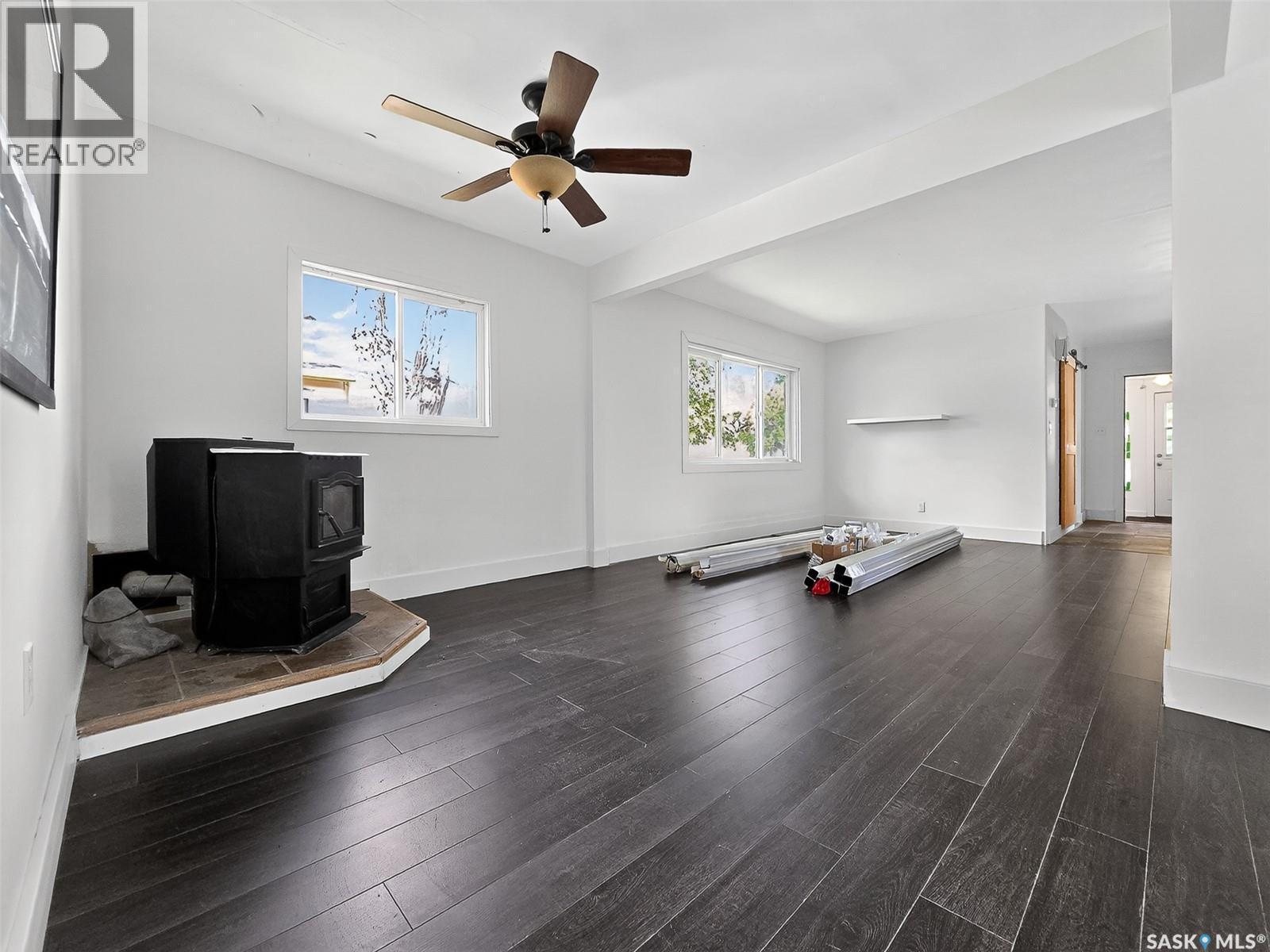 510 5Th Street, Chaplin, SK - Indoor
