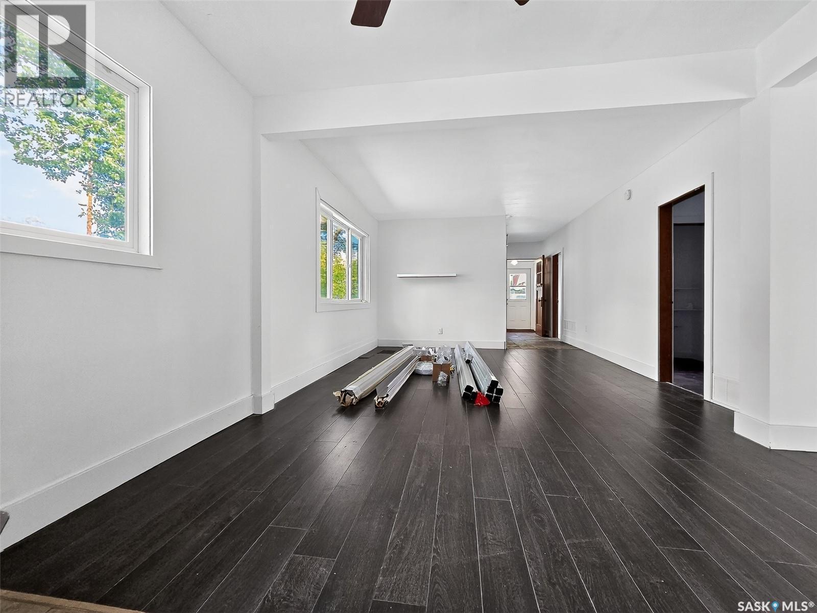 510 5Th Street, Chaplin, SK - Indoor Photo Showing Other Room