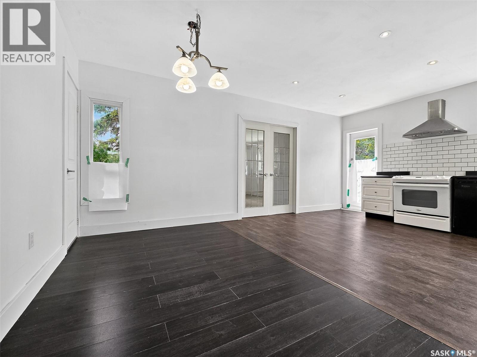 510 5Th Street, Chaplin, SK - Indoor