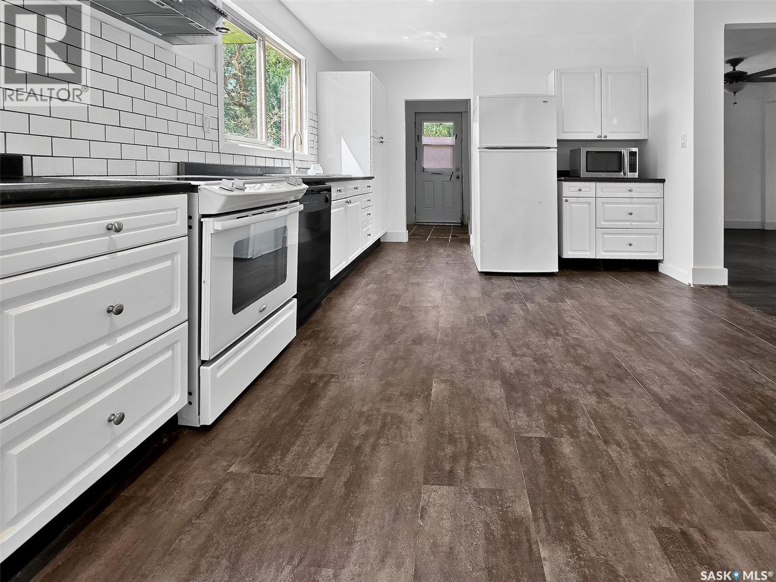 510 5Th Street, Chaplin, SK - Indoor Photo Showing Kitchen