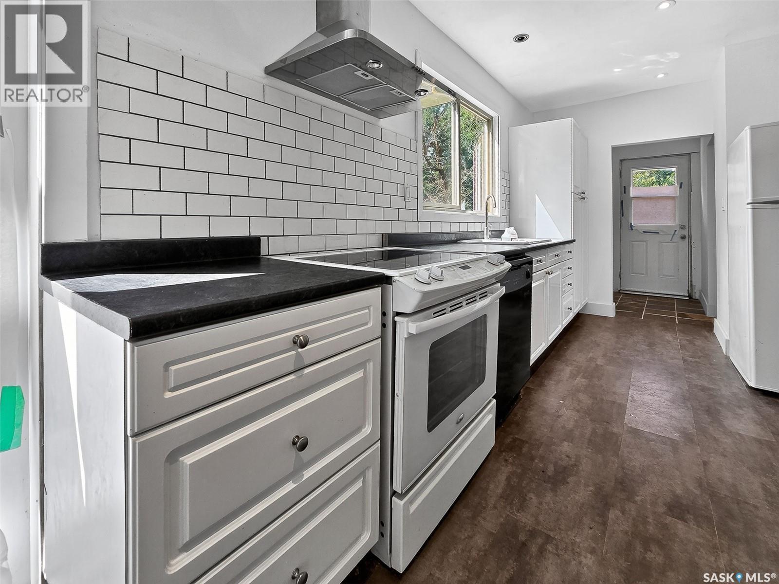 510 5Th Street, Chaplin, SK - Indoor Photo Showing Kitchen