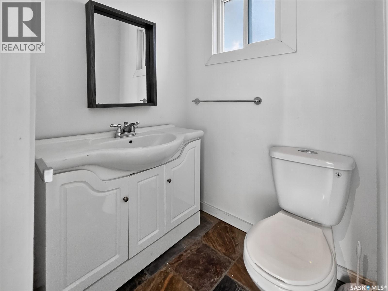 510 5Th Street, Chaplin, SK - Indoor Photo Showing Bathroom