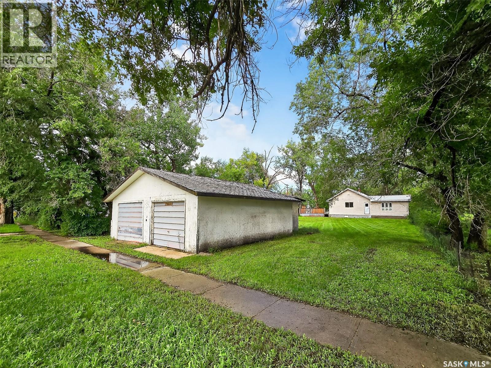 510 5Th Street, Chaplin, SK - Outdoor